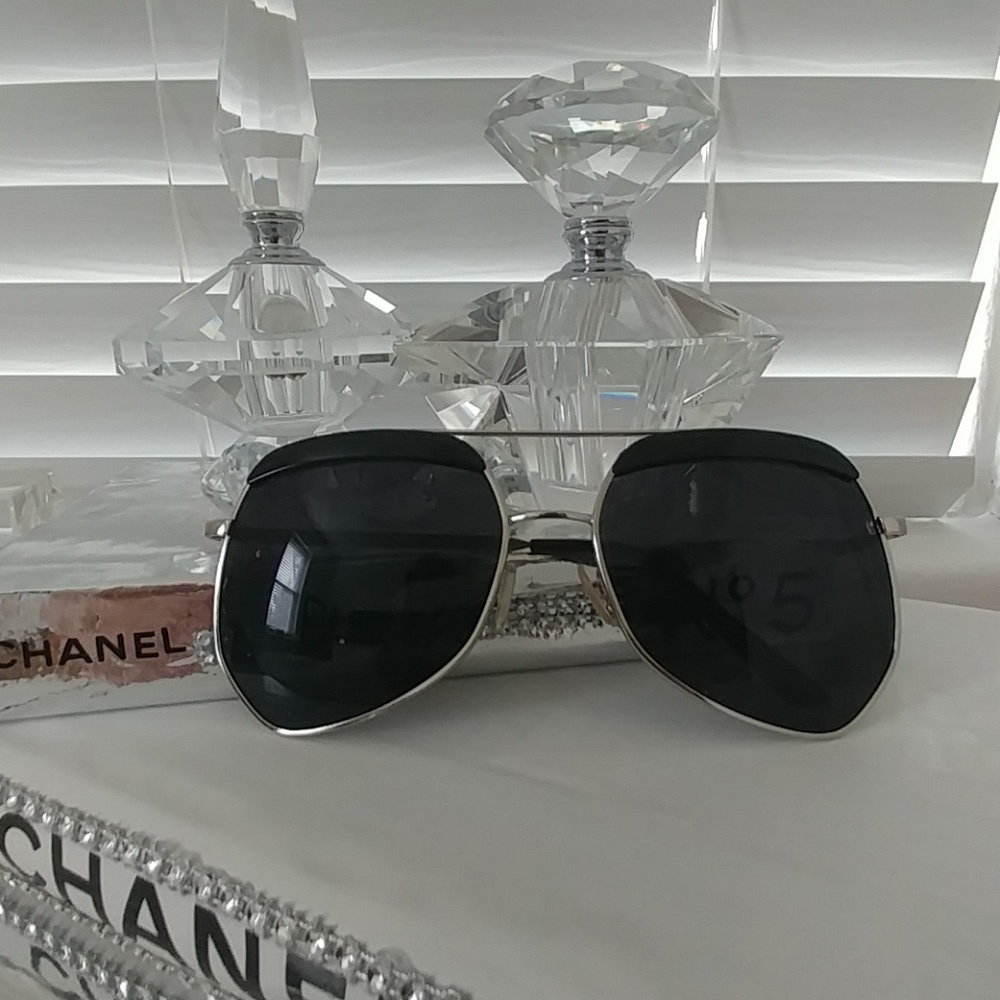 Stylish Dark Tone Lens Sunglasses